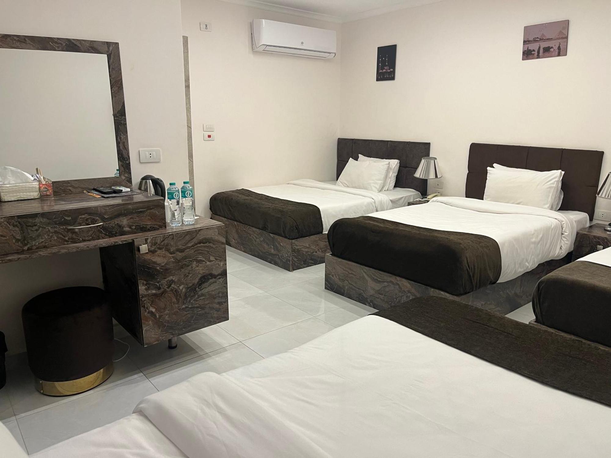 Shadow Pyramids Suites And Jacuzzi Kafrat al Jabal Екстер'єр фото