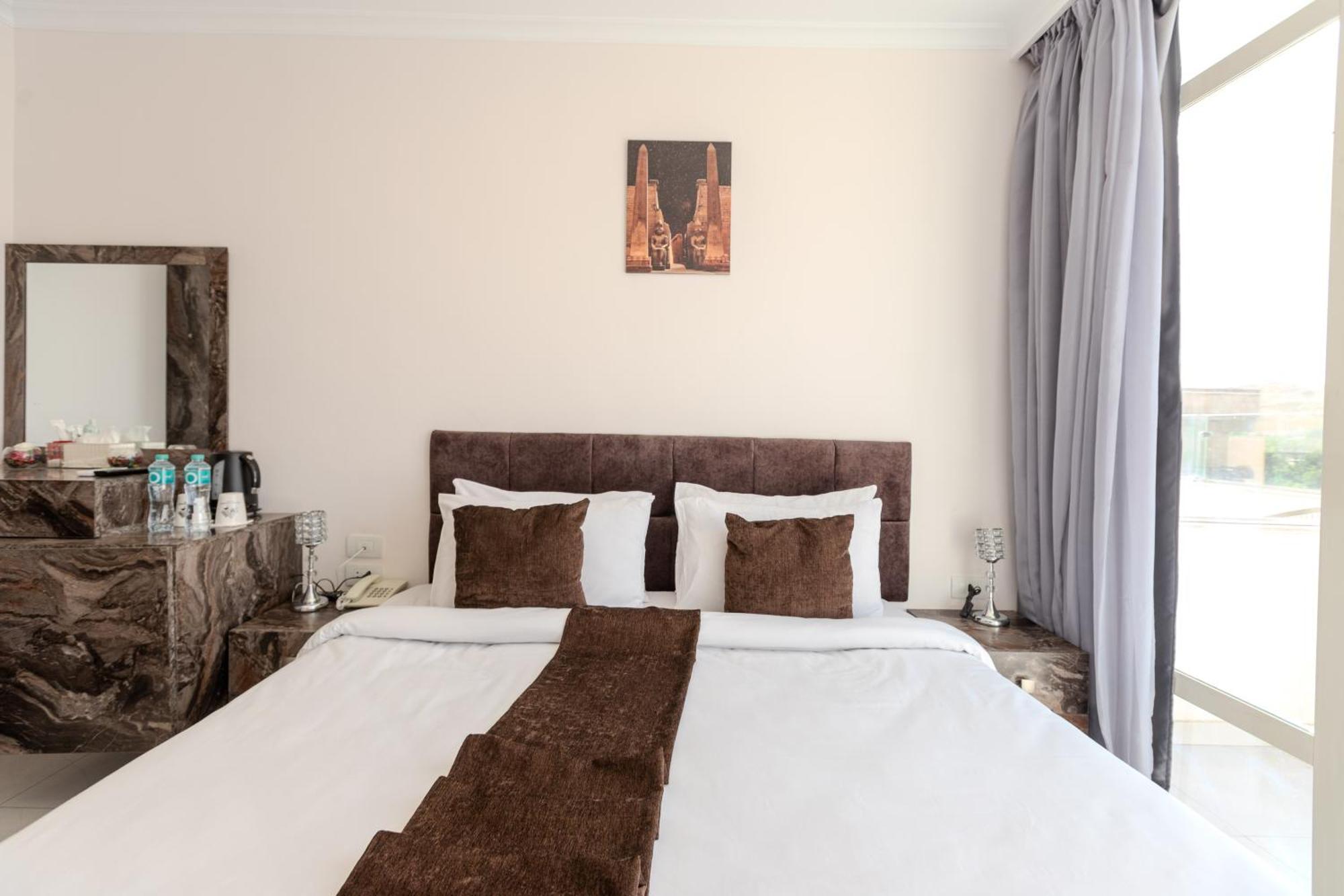 Shadow Pyramids Suites And Jacuzzi Kafrat al Jabal Екстер'єр фото